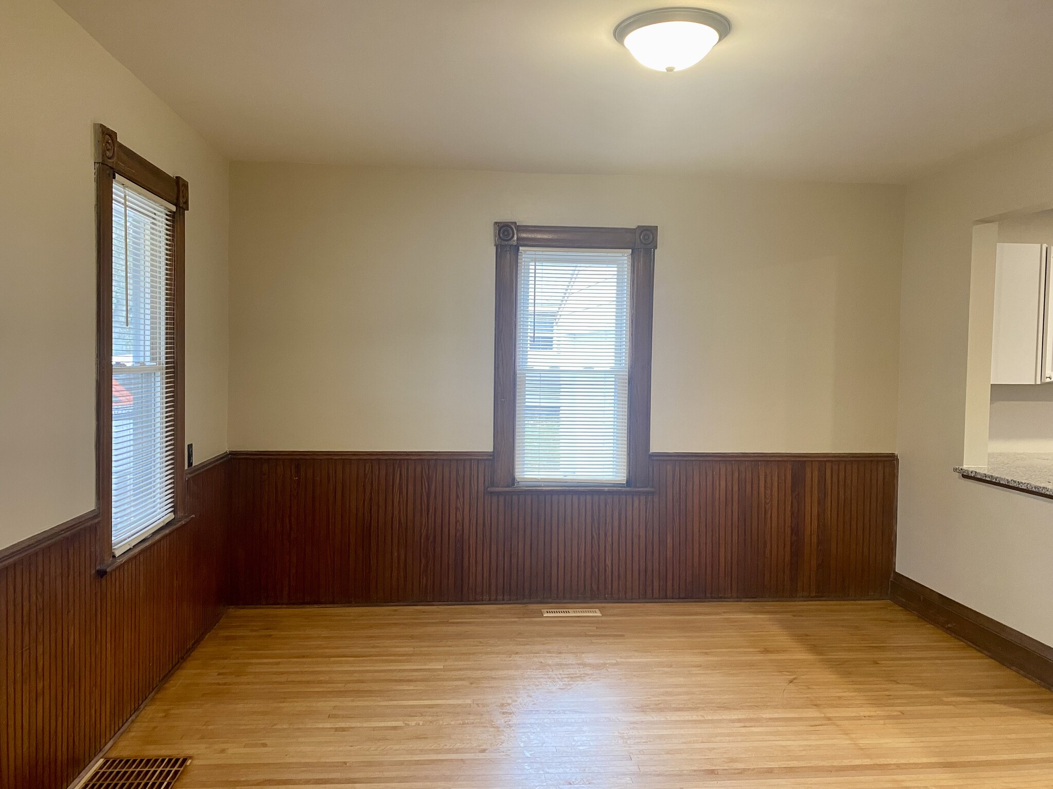 Dining Area - 436 Glendale St