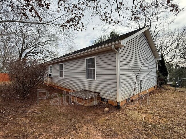 Building Photo - 2 Jenny St