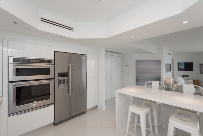 Building Photo - 6301 Collins Ave