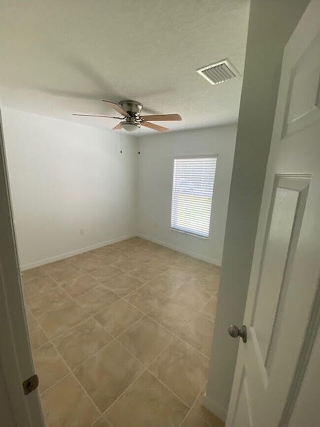 Building Photo - 27 Pony Ln