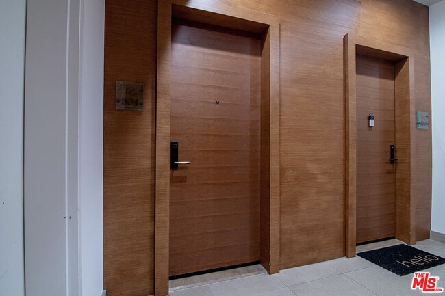 Building Photo - 225 S Hamilton Dr