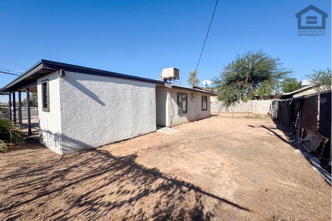 Building Photo - 2Bed/1Bath House at McDowell/32nd St! Move-In Ready on 08/06/2026! – NO HOA!