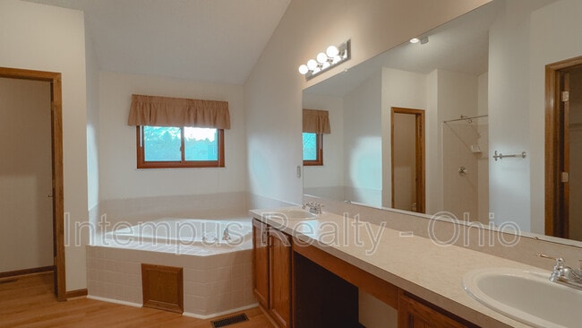 Building Photo - 370 Glenside Ln