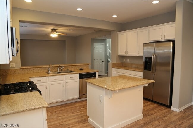 Building Photo - 10642 Cave Ridge St