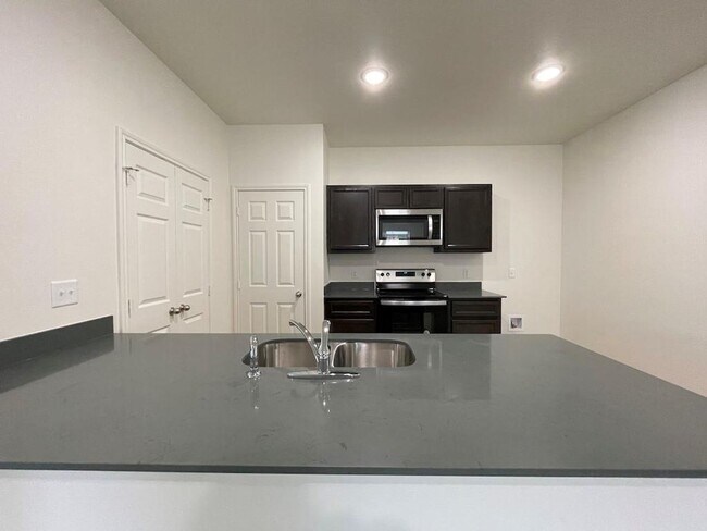 Building Photo - 2317 Zanoletti Ct
