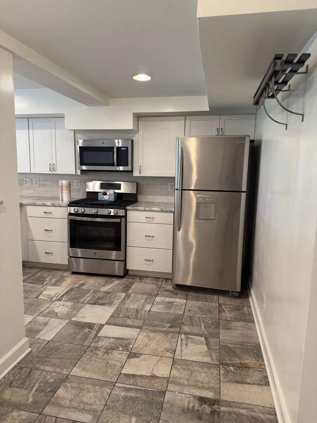Building Photo - Large, Luxurious 2 Bedroom 2 Bath at Parks...