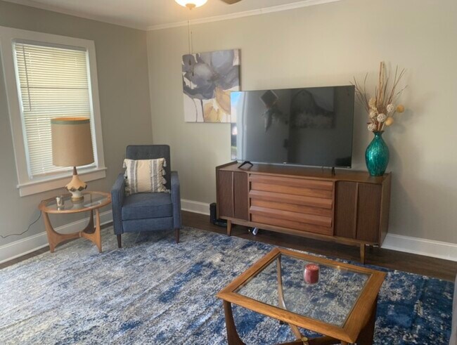 Building Photo - 113 Alice Street FOR RENT!