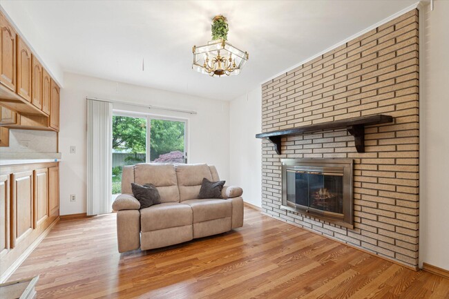 Building Photo - 25568 Kinyon St