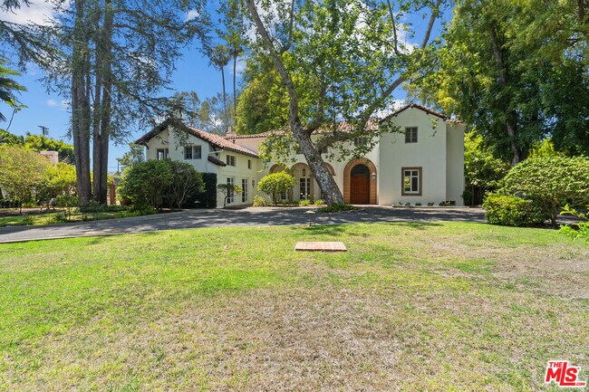 Building Photo - 808 Woodacres Rd