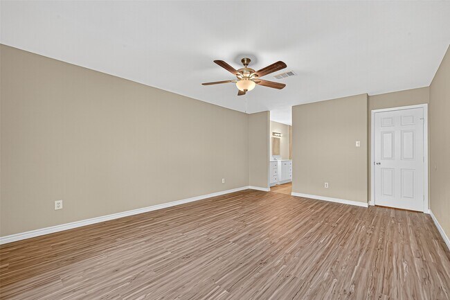 Building Photo - 1811 Foxlake Dr