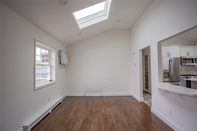 Building Photo - 451 E Pine St