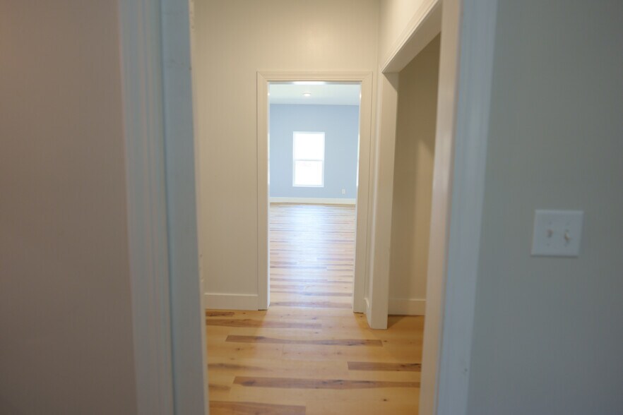 Building Photo - 60 Madison Dr