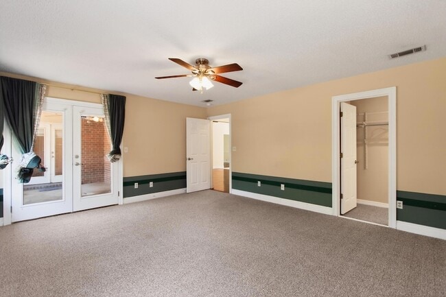 Building Photo - 1249 Northview Dr