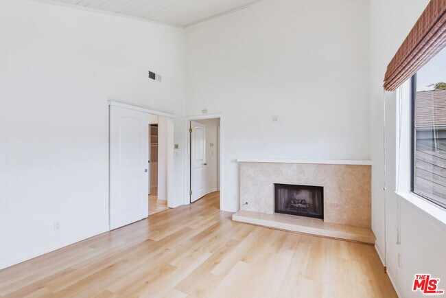 Building Photo - 832 15th St