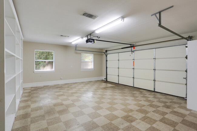 Building Photo - Empty Mandeville Home Seeking Family for O...