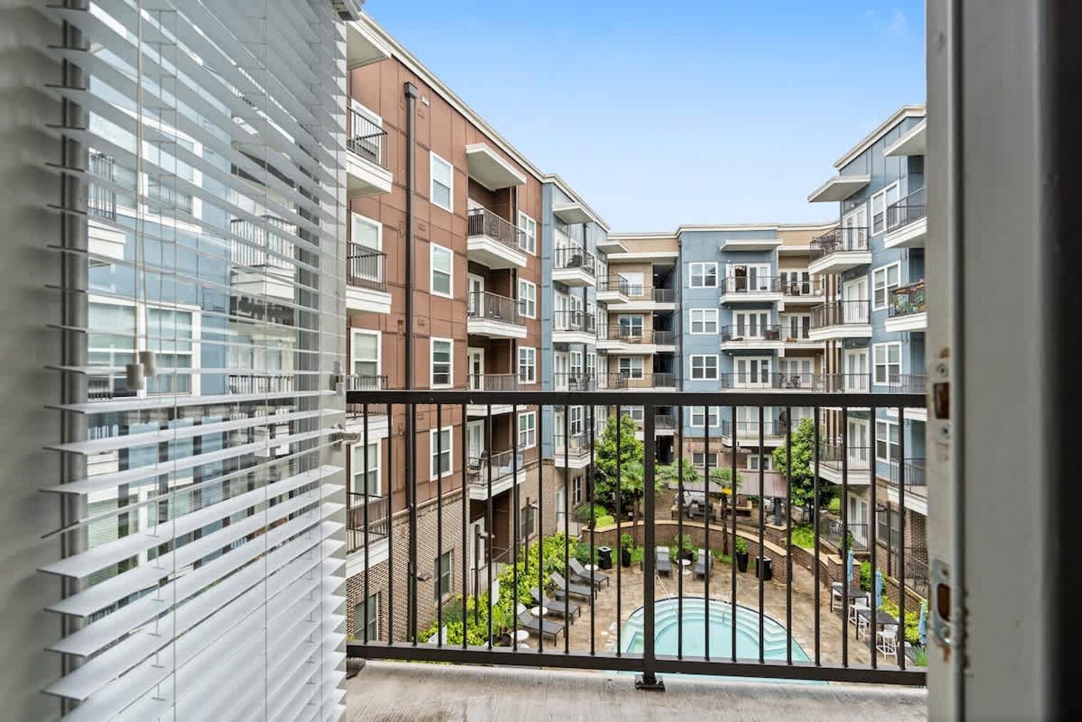 Building Photo - 205 S Kings Dr