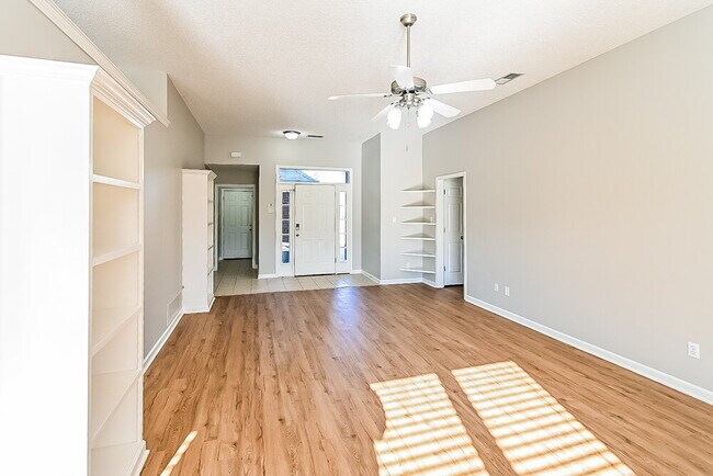 Building Photo - 6480 Cheyenne Dr
