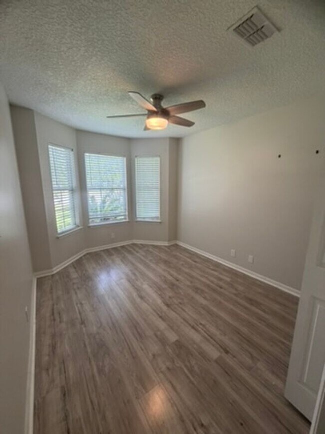 Building Photo - 104 Shearman Way
