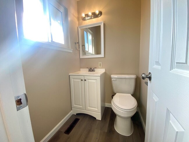 Building Photo - $1,895 Peach & Mckinley, 3 Bedroom - E. Ho...
