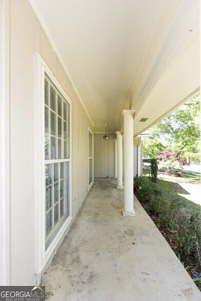 Building Photo - 3720 Sunny Hill Dr