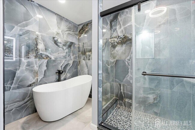 Building Photo - 18 Irongate