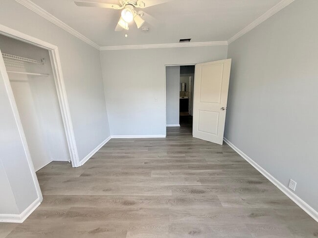 Building Photo - 1000 W Lakewood Rd