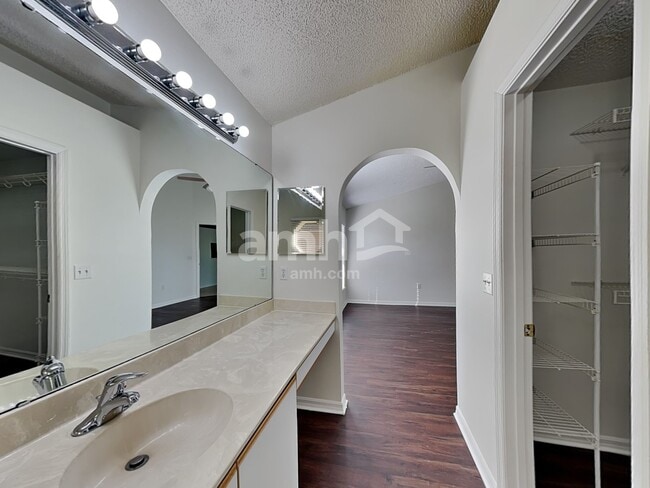 Building Photo - 555 Whiskey Creek Ct