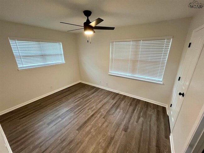 Building Photo - 5133 Lakefront Dr