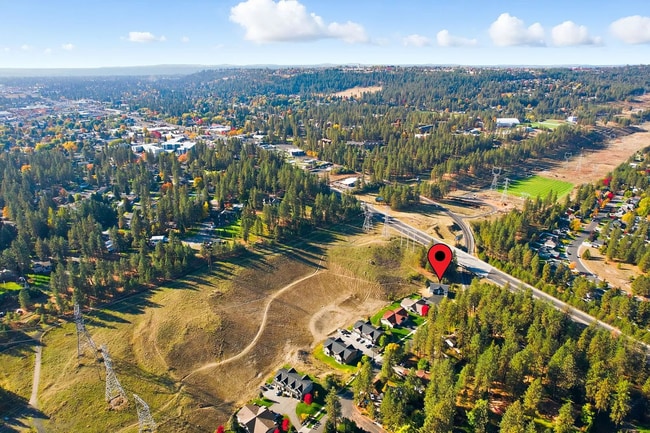 Building Photo - Stylish New Duplex with Scenic Surroundings