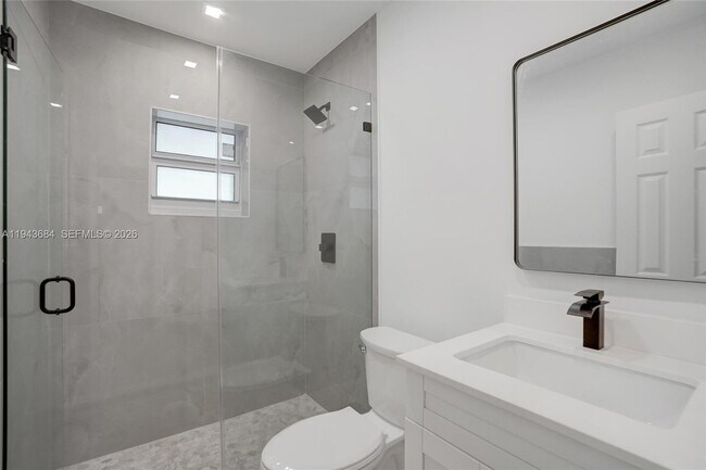 Building Photo - 922 NW 4th Ave