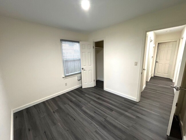 Building Photo - Completely Updated 2 bedroom 1 bath home w...