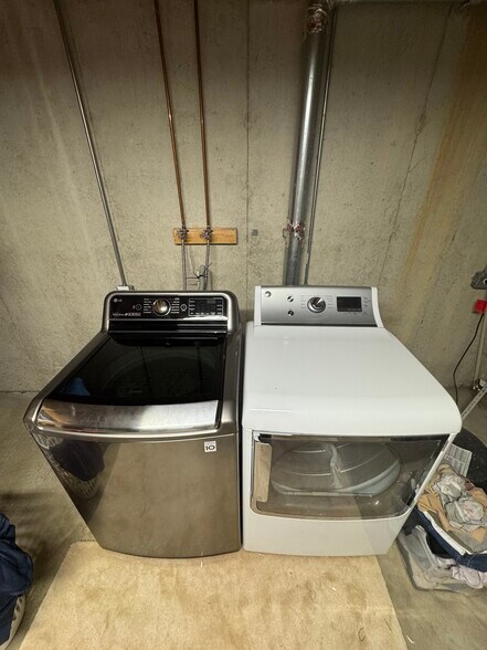 Washer Dryer Included - 401 Heritage Commons Cir