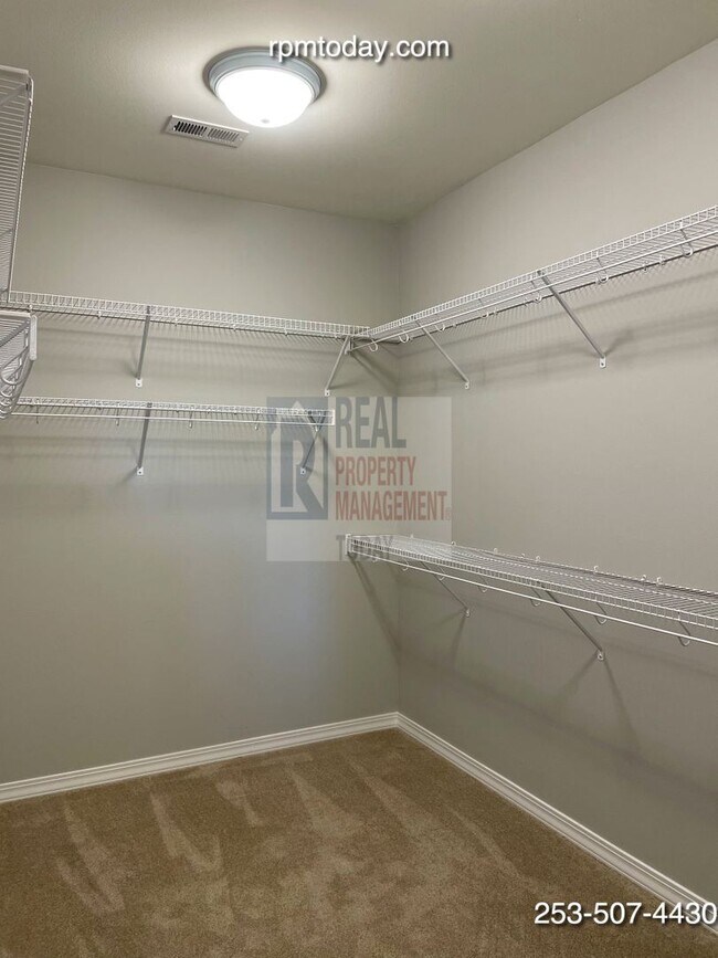 Building Photo - Gorgeous 2 Bedroom in 55+ Community!