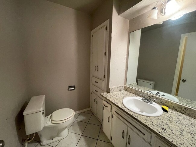 Building Photo - 2 Bed Duplex OKC- Move in Deposit-Free! (If Qualified)