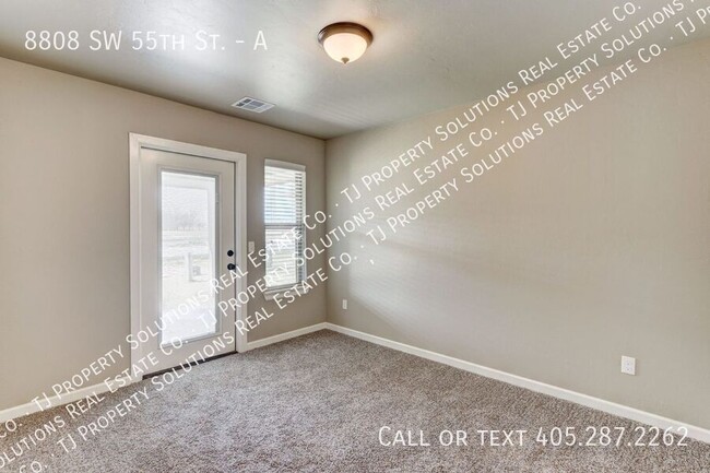 Building Photo - Two bedroom cottage in OKC!