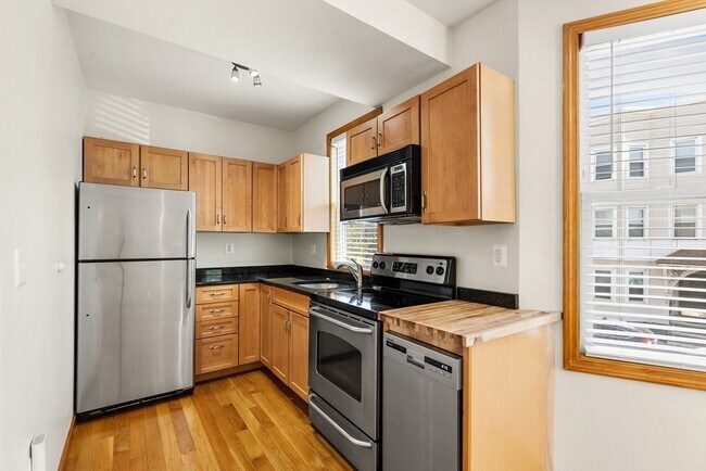 Building Photo - 609-611-611 Dorchester Ave