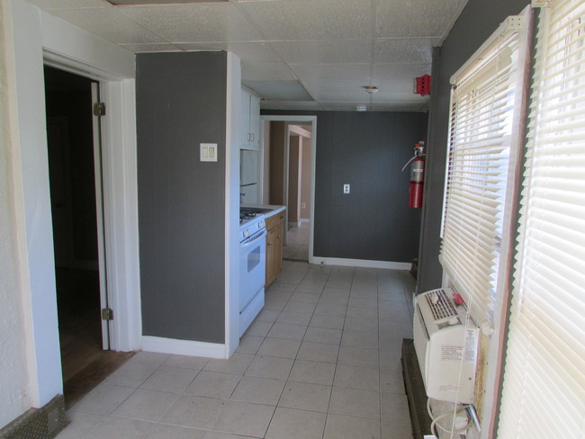Building Photo - MCS Properties Apartment