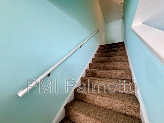 Building Photo - 1064 Kingston Village Loop