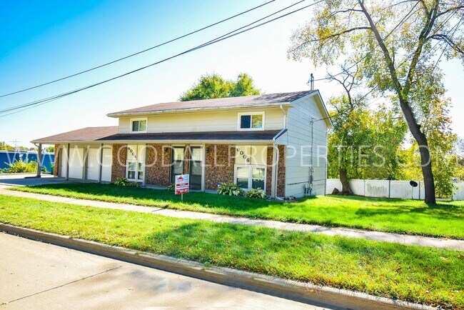 Completely Remodeled 2 Bedroom 1 bath Dup... - Completely Remodeled  2 Bedroom 1 bath Dup...