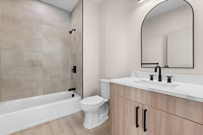 Building Photo - 453 Franklin St