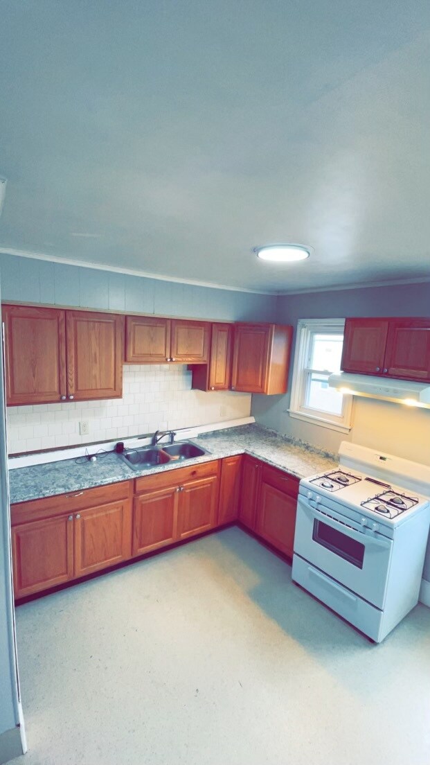 Kitchen - 80 Sidney St