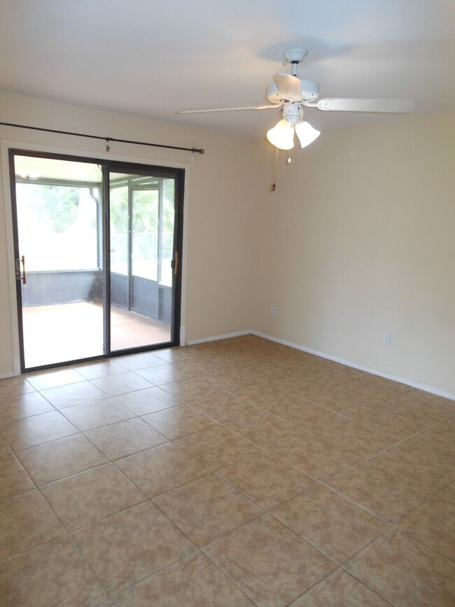 Building Photo - 3 BEDROOM, 2 BATH CANAL FRONT HOME CONVENI...