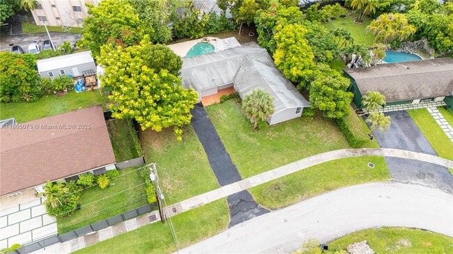 Building Photo - 15831 Palmetto Club Dr