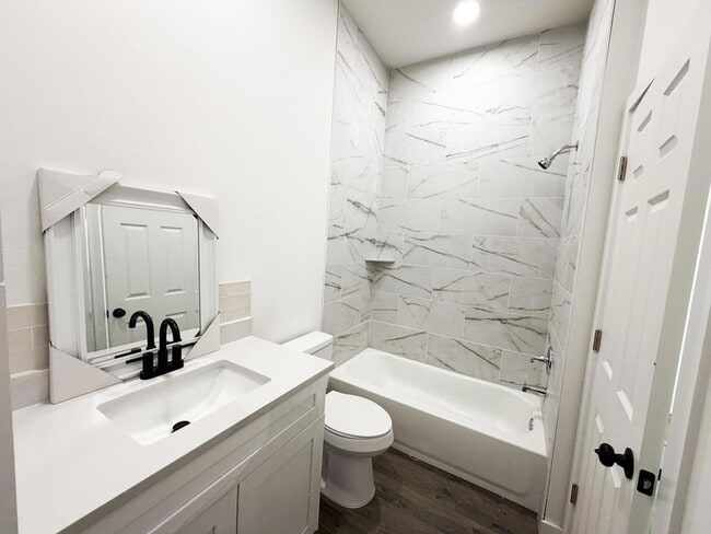 Building Photo - 138 Blushing Dr