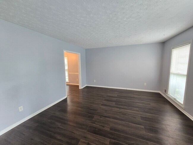 Building Photo - Brick Ranch in the heart of Jeffersontown! Featuring hardwood styled floors, 3 Bedrooms, 1.5 Bath...