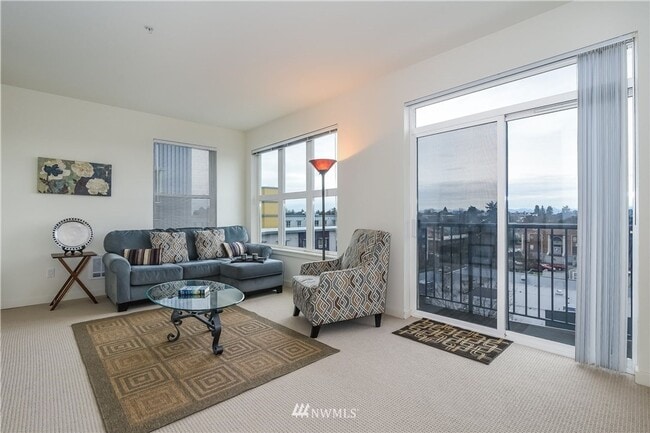Building Photo - Modern Top-Floor Condo with Stunning Seattle Views