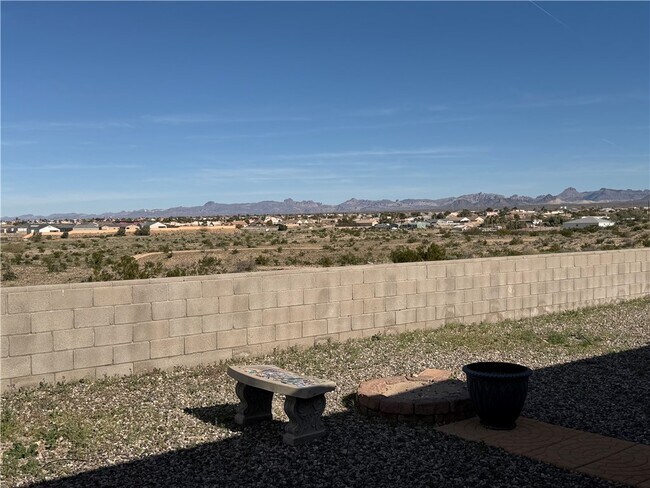 Building Photo - 1903 E La Entrada Pl