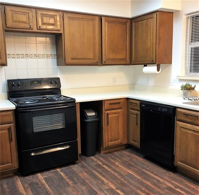 Building Photo - 2730 Silver Creek Dr