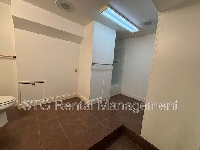 Building Photo - 145 E 500 S