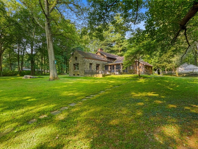 Building Photo - 3392 Huntington Rd